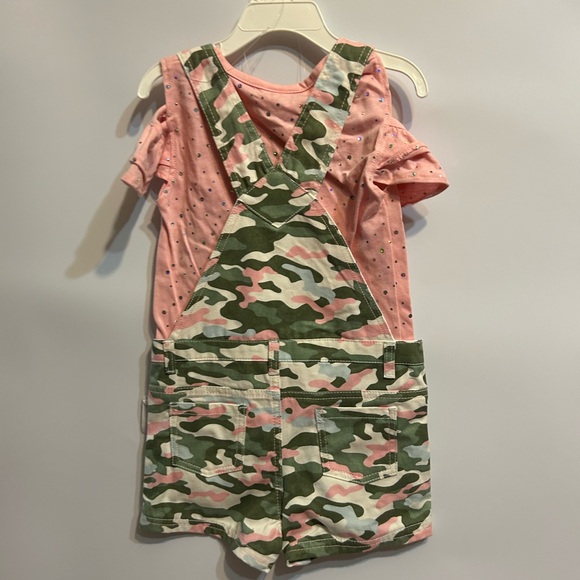 Overall set camouflaged colors pink with green and white pink heart in middle - Picture 3 of 4